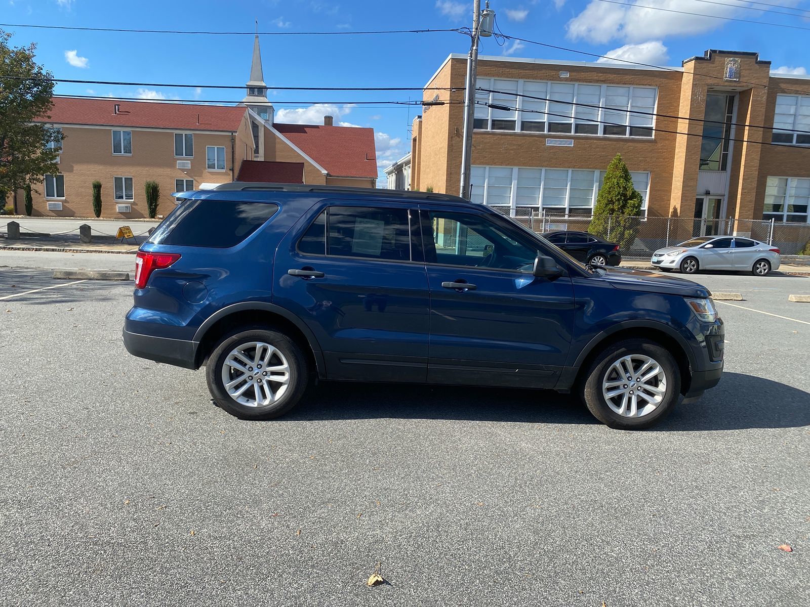 2017 Ford Explorer Base photo 4