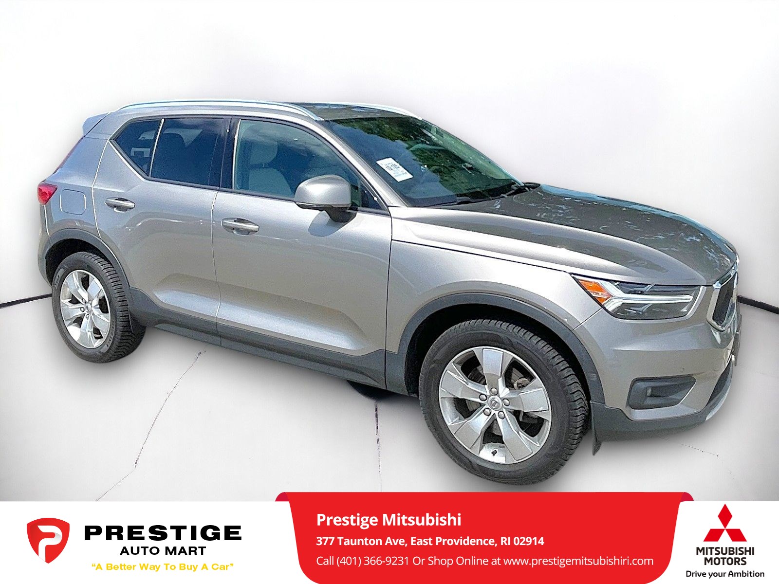 2022 Volvo XC40 T4 Momentum's photo