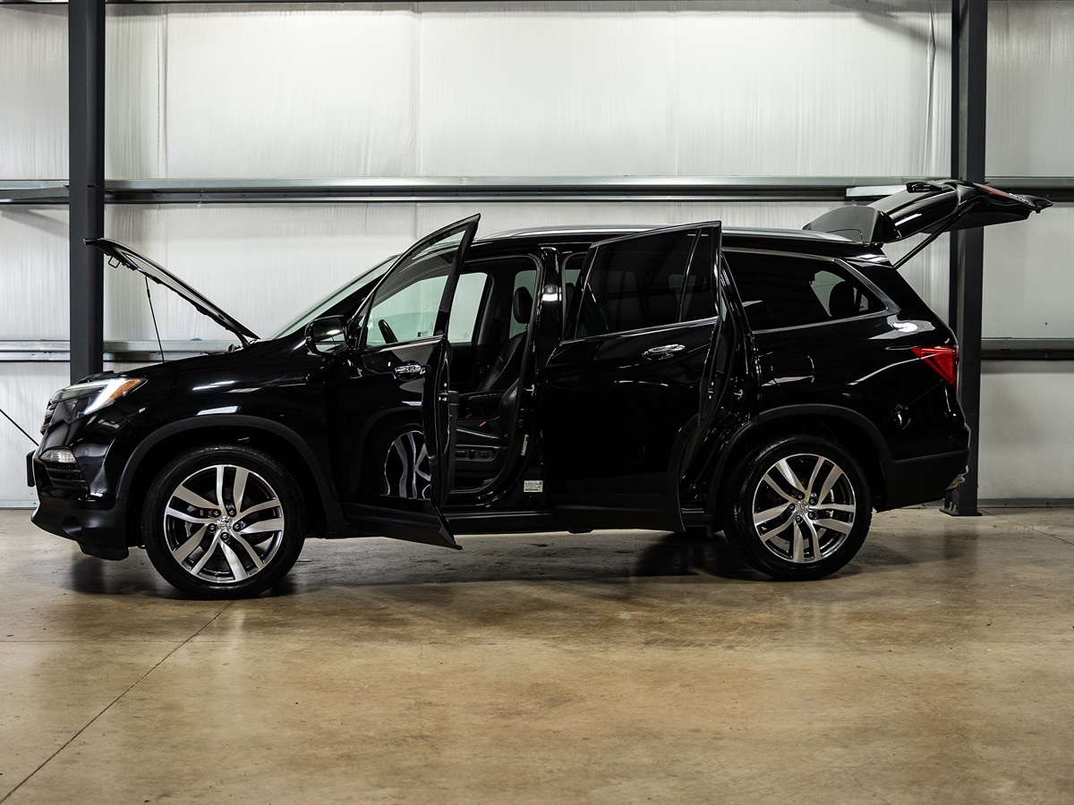 Sold 2017 Honda Pilot Touring in Buda