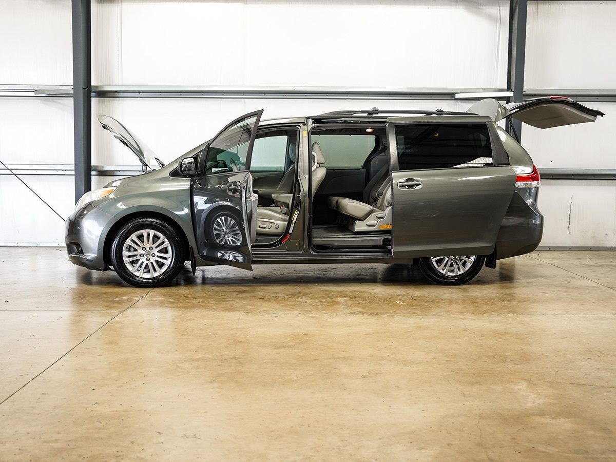 Sold 2013 Toyota Sienna XLE in Buda