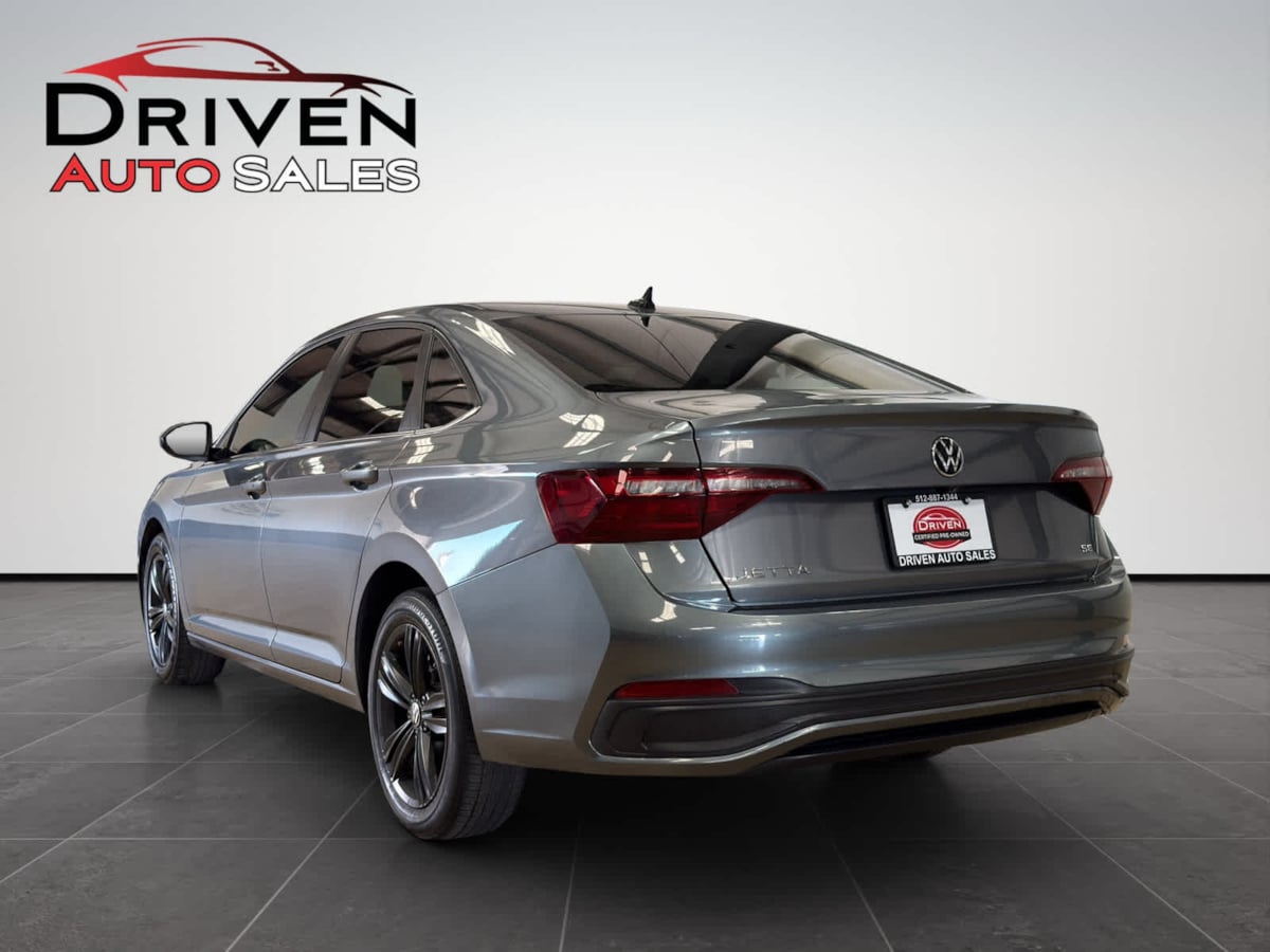 2024 Volkswagen Jetta SE photo 3