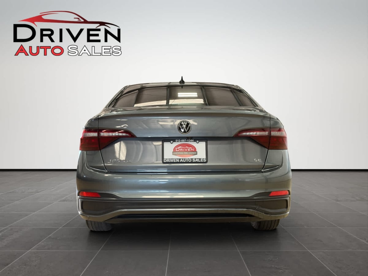 2024 Volkswagen Jetta SE photo 4