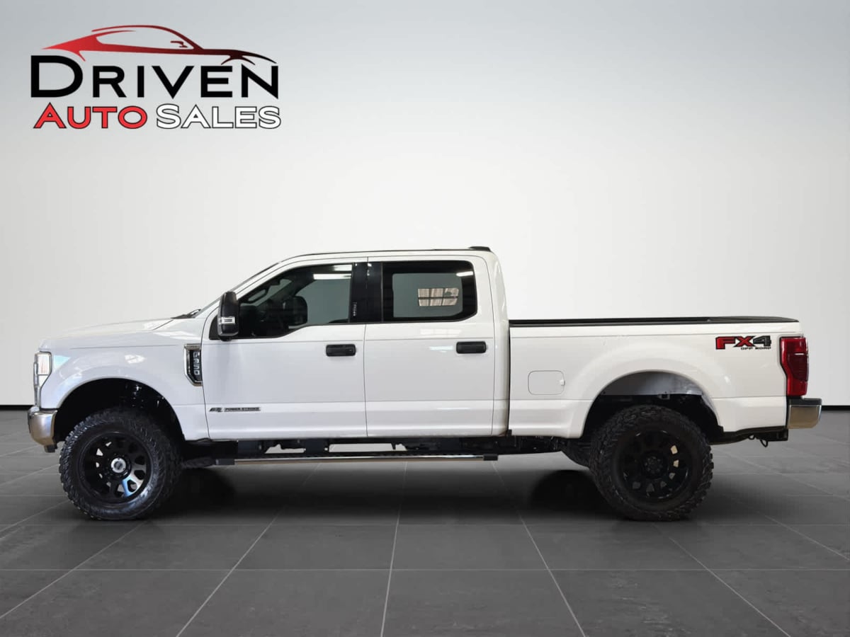 2022 Ford F-350 XLT photo 2