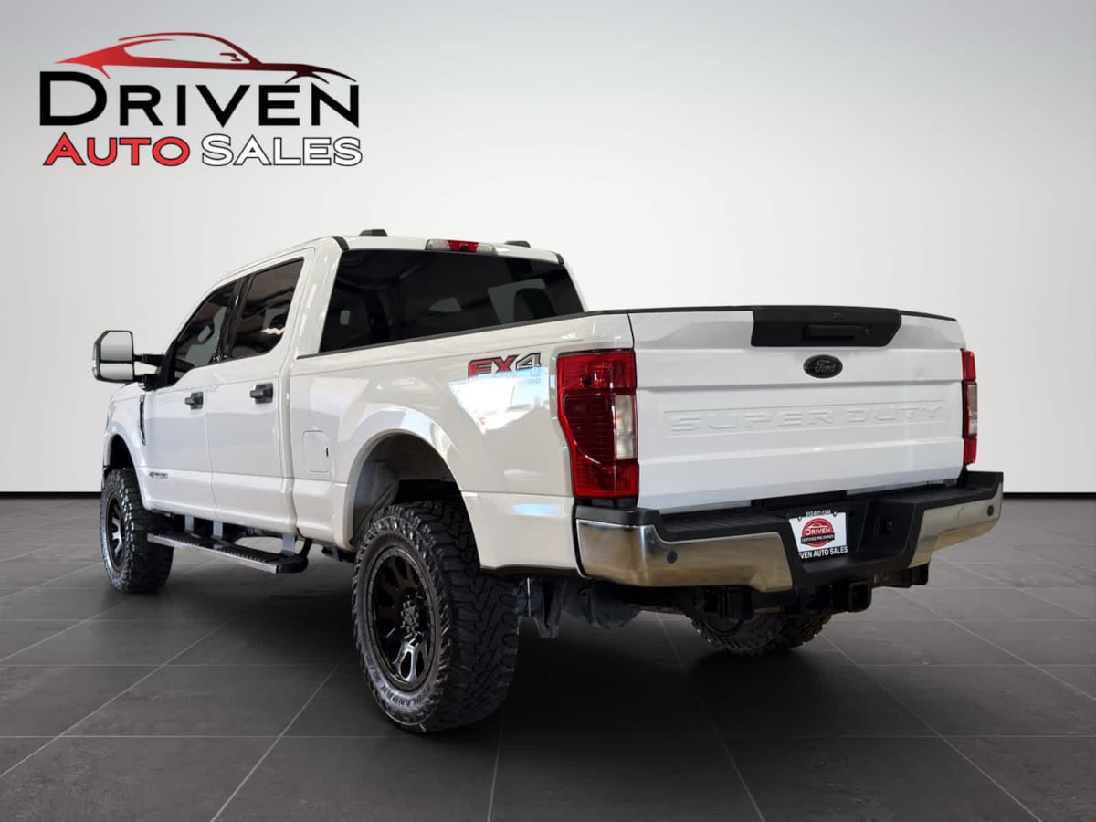 2022 Ford F-350 XLT photo 3