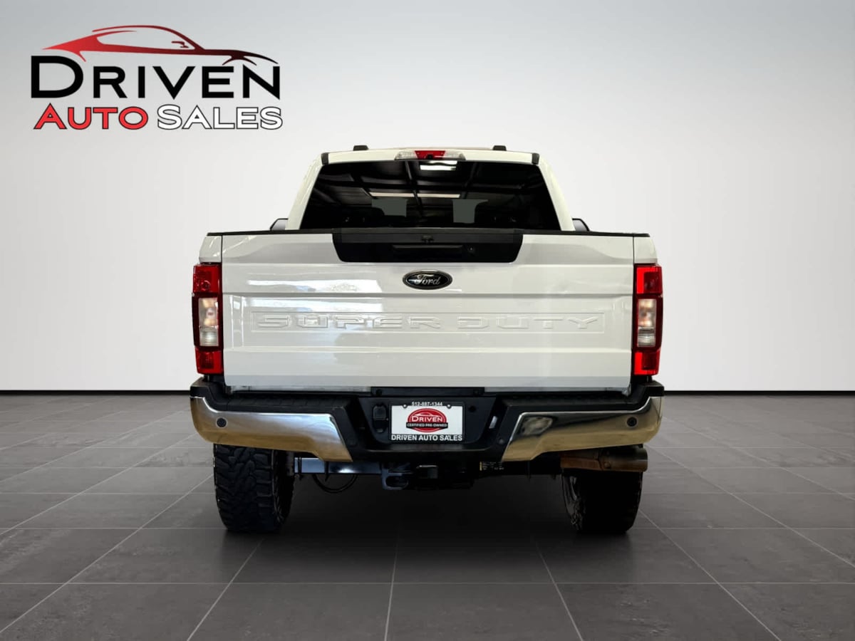2022 Ford F-350 XLT photo 4