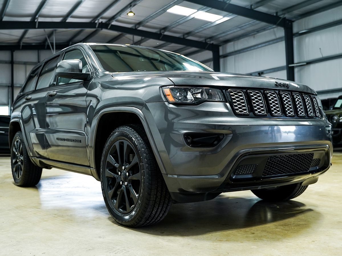 Sold 2019 Jeep Grand Cherokee Altitude in Buda