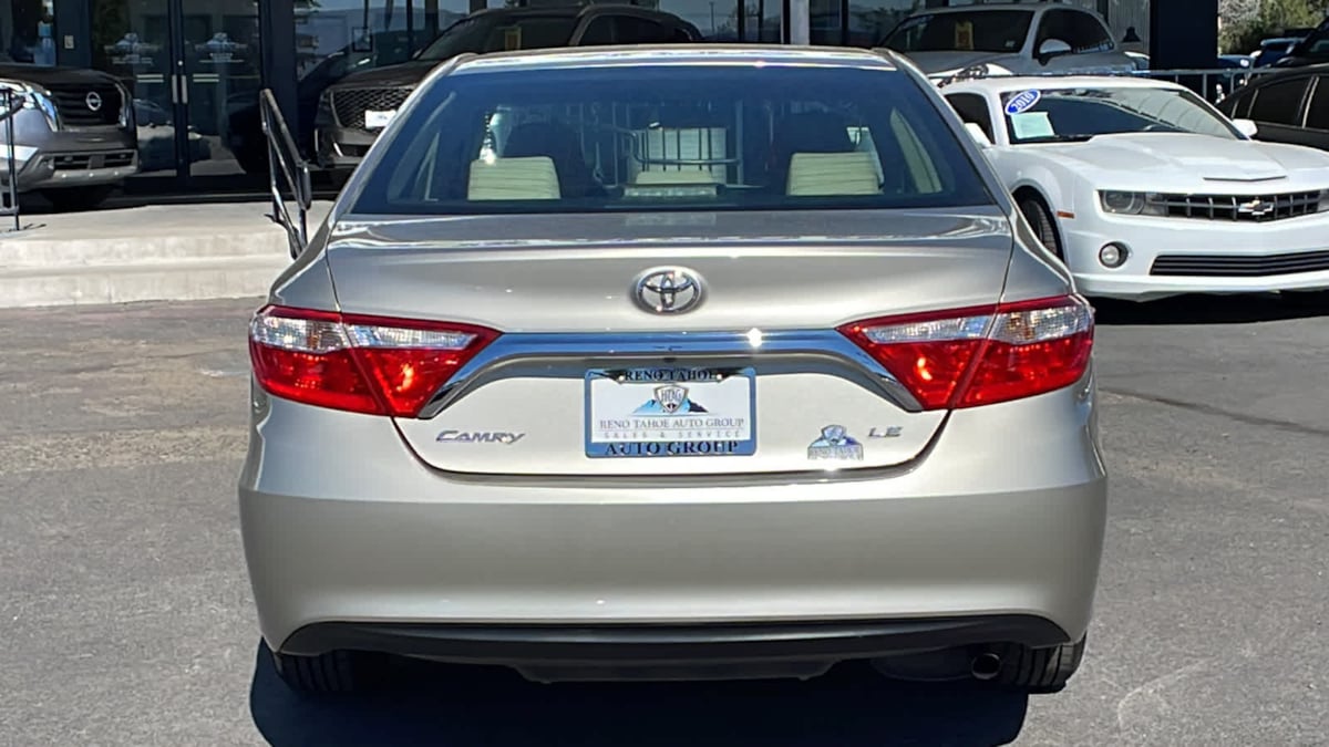 2016 Toyota Camry LE 7