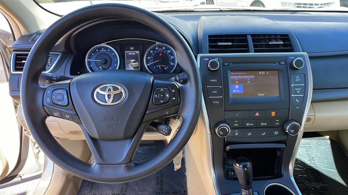 2016 Toyota Camry LE 9