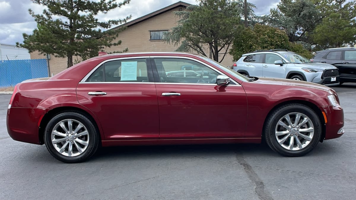 2019 Chrysler 300 Limited 4