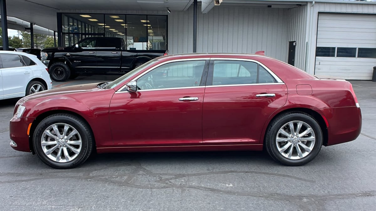 2019 Chrysler 300 Limited 8