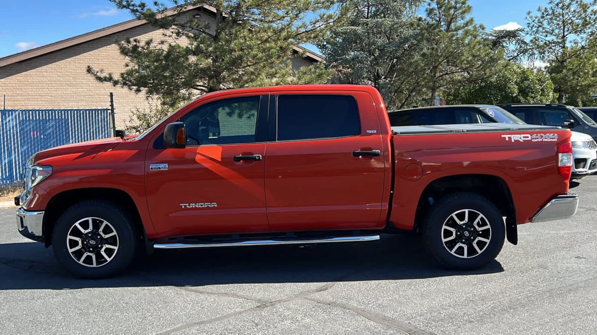 2018 Toyota Tundra 4WD SR5 8