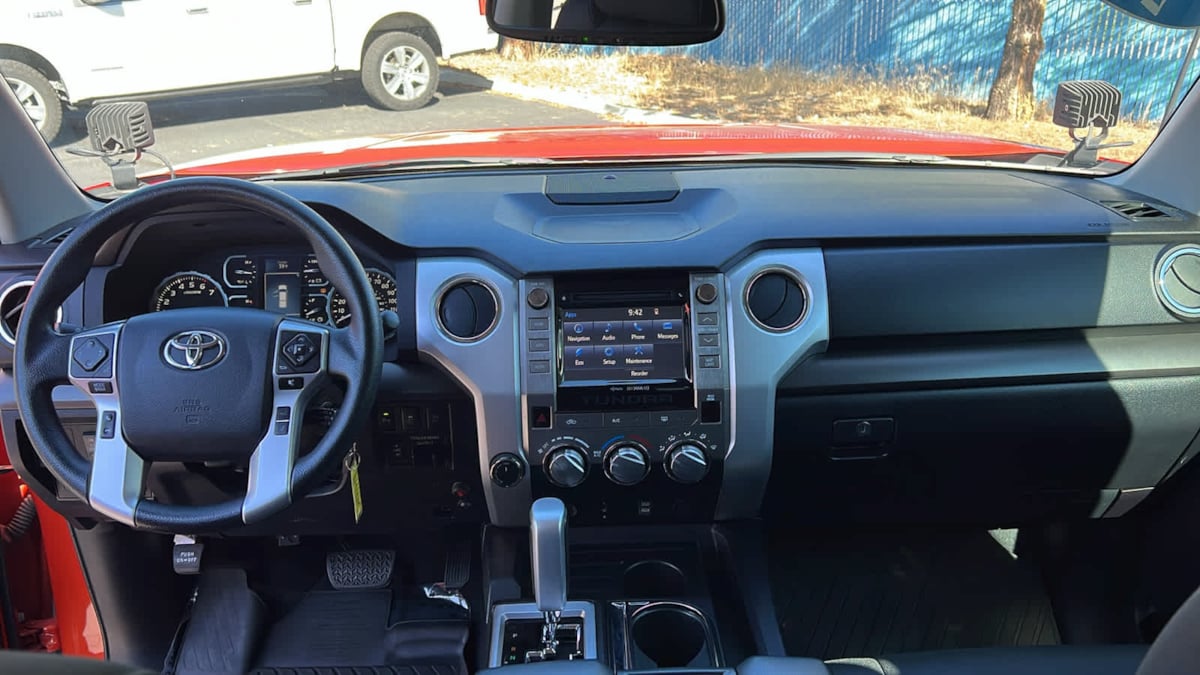 2018 Toyota Tundra 4WD SR5 14