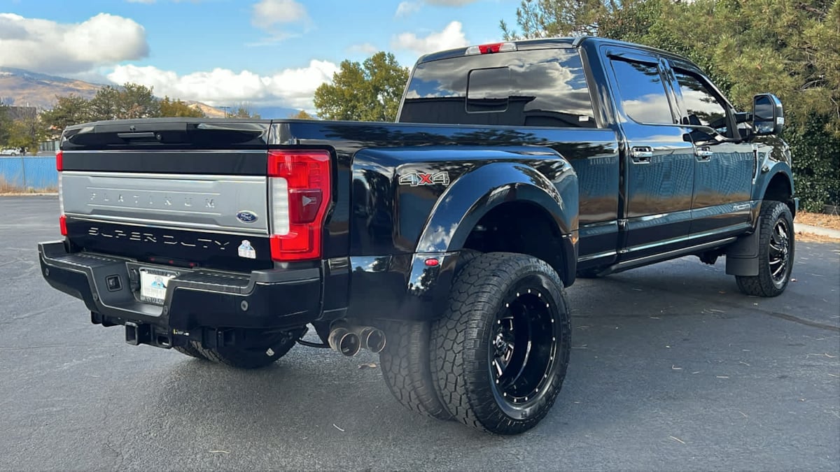 2017 Ford Super Duty F-350 DRW Platinum 5