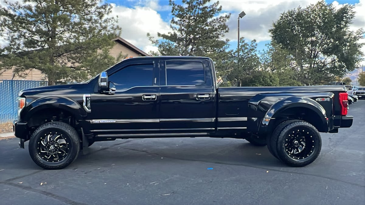 2017 Ford Super Duty F-350 DRW Platinum 8