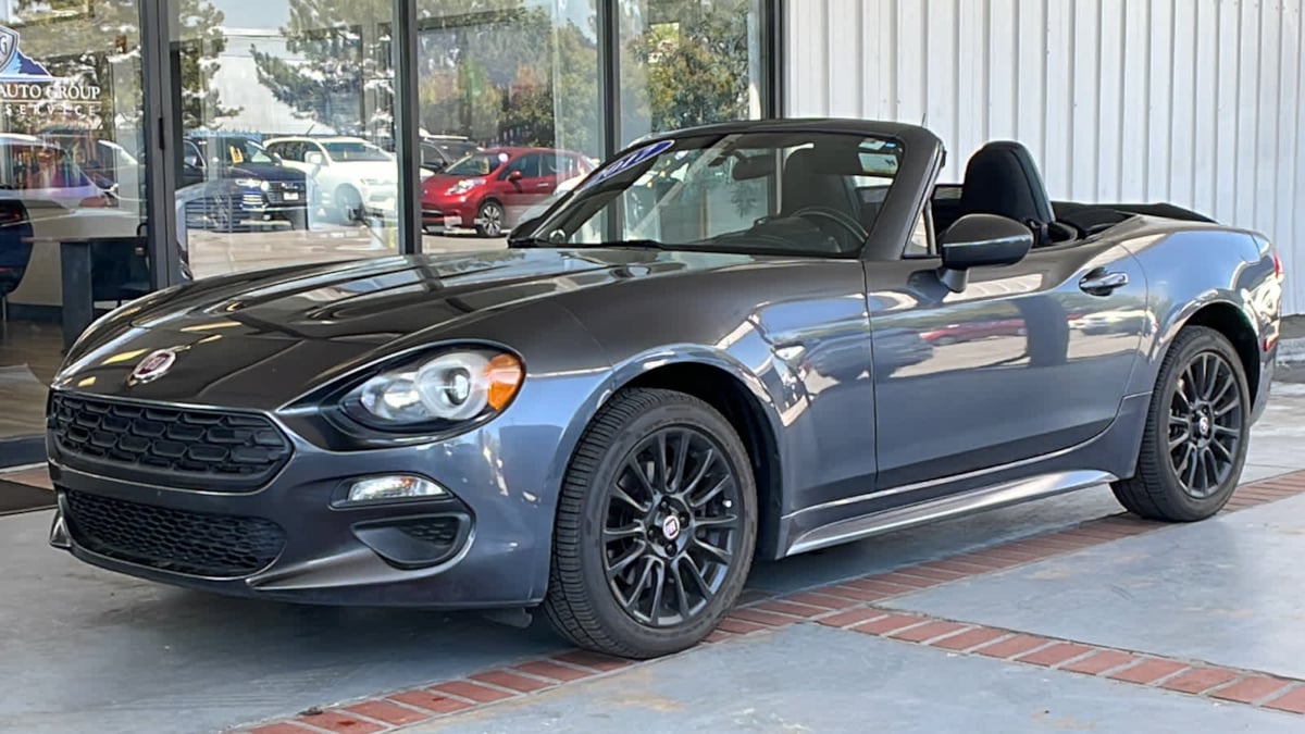 2017 FIAT 124 Spider Classica 2