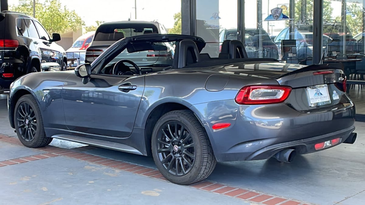 2017 FIAT 124 Spider Classica 4