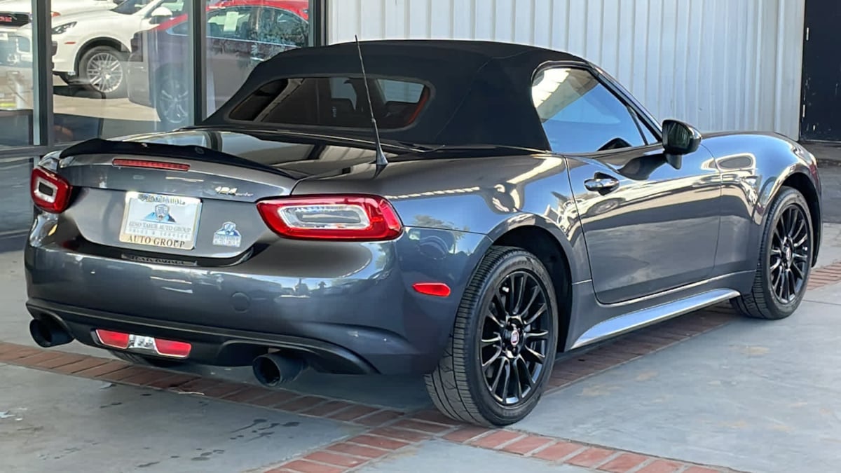 2017 FIAT 124 Spider Classica 5