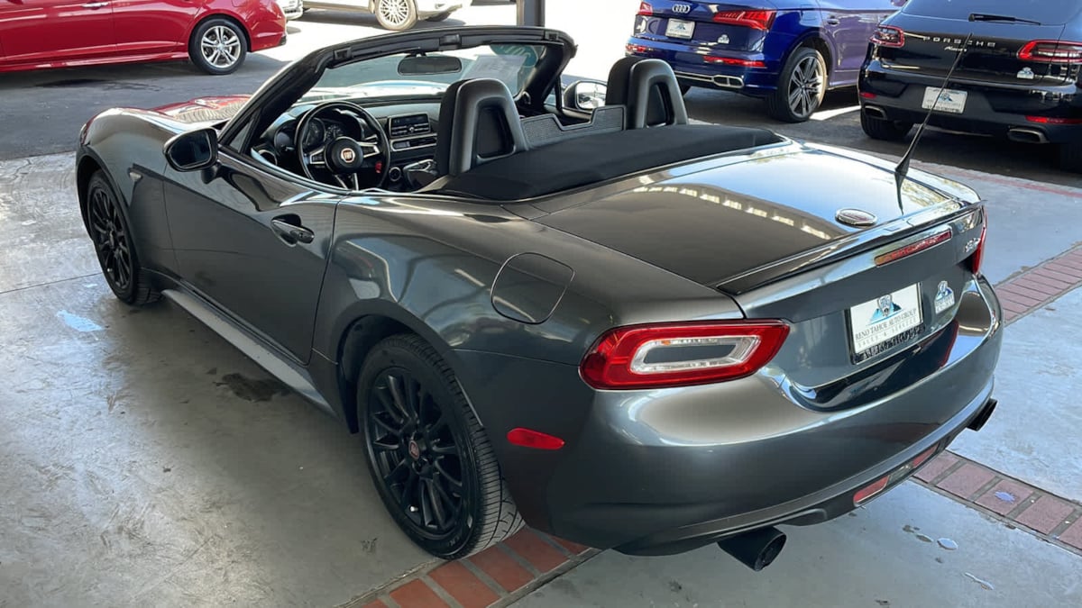 2017 FIAT 124 Spider Classica 27