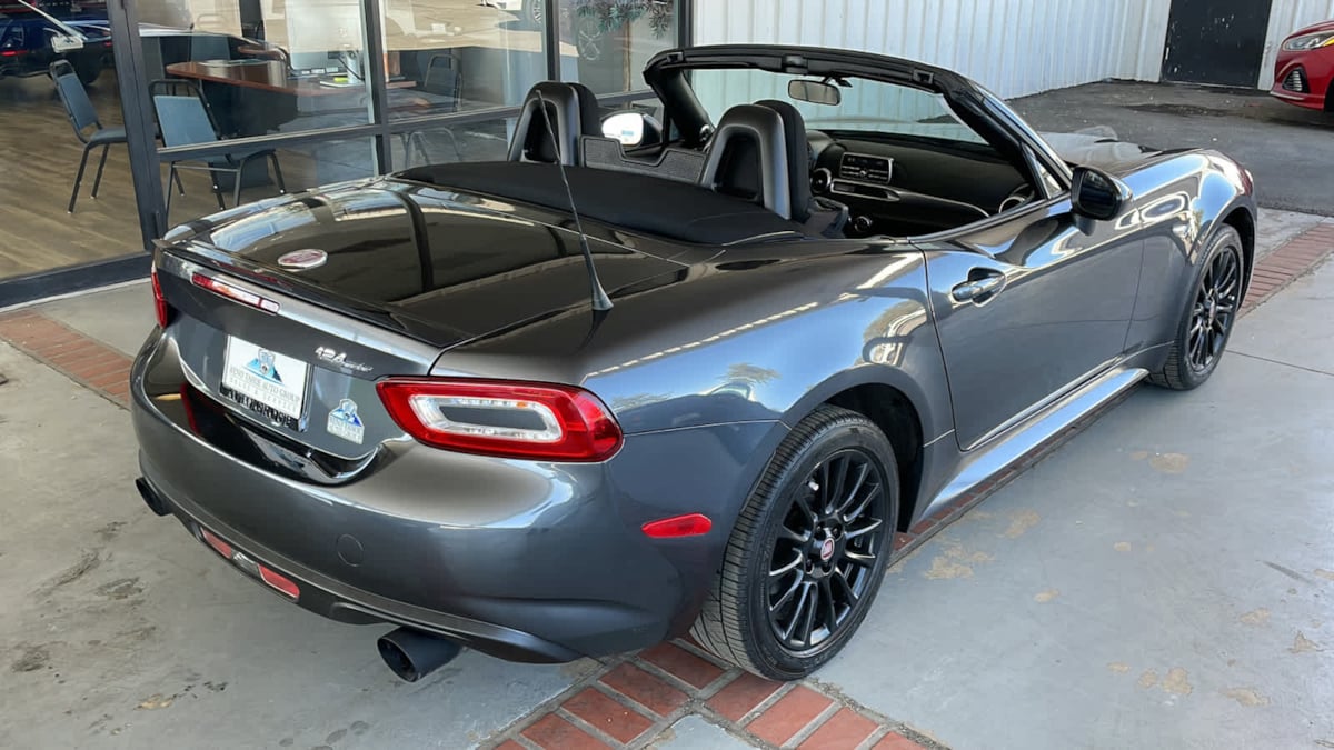 2017 FIAT 124 Spider Classica 28