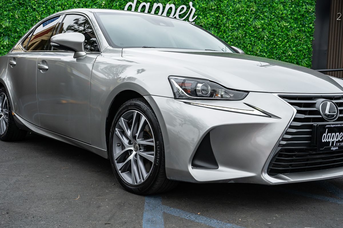 2020 Lexus IS 300 photo 4
