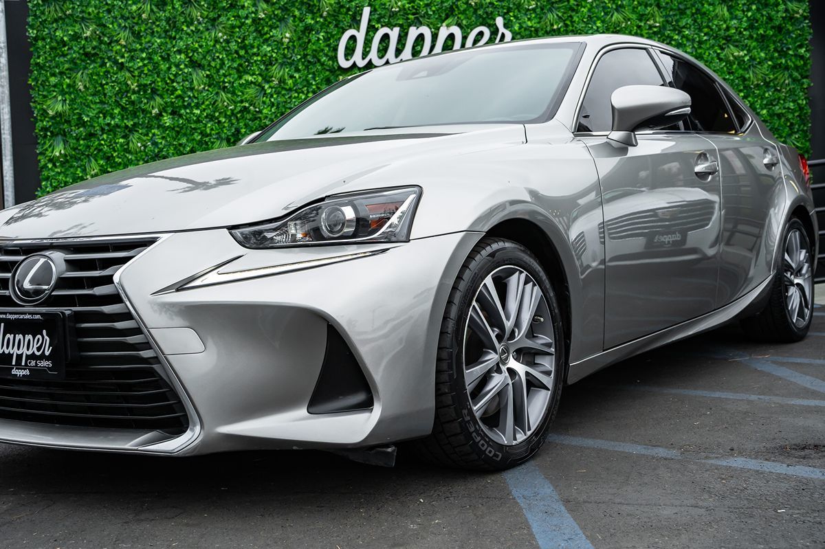 2020 Lexus IS 300 photo 2