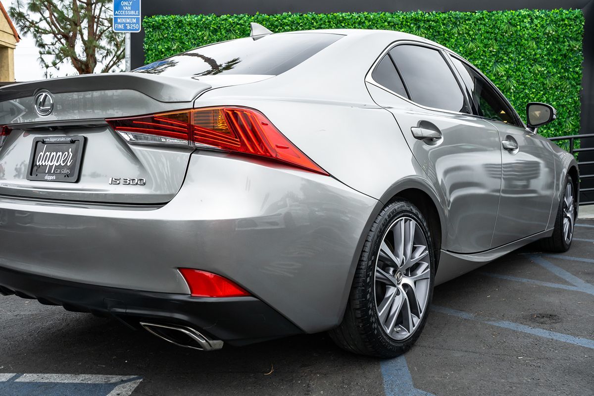 2020 Lexus IS 300 photo 6