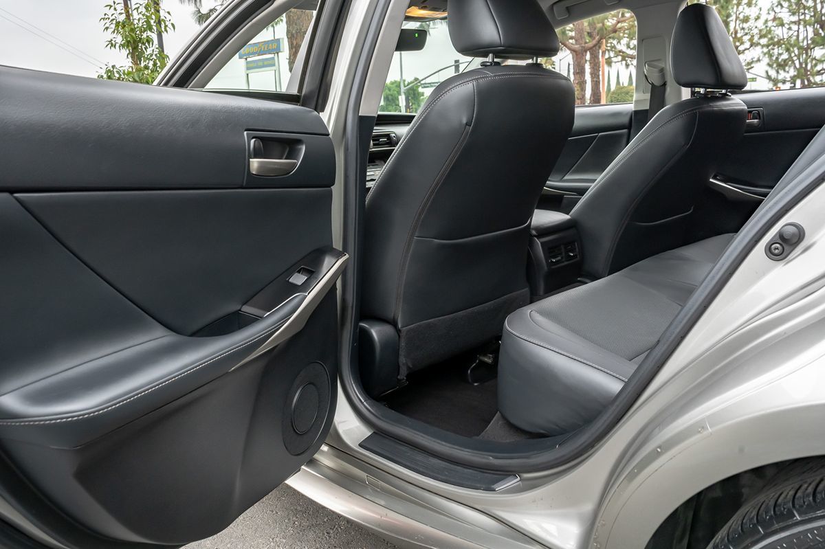 2020 Lexus IS 300 photo 14