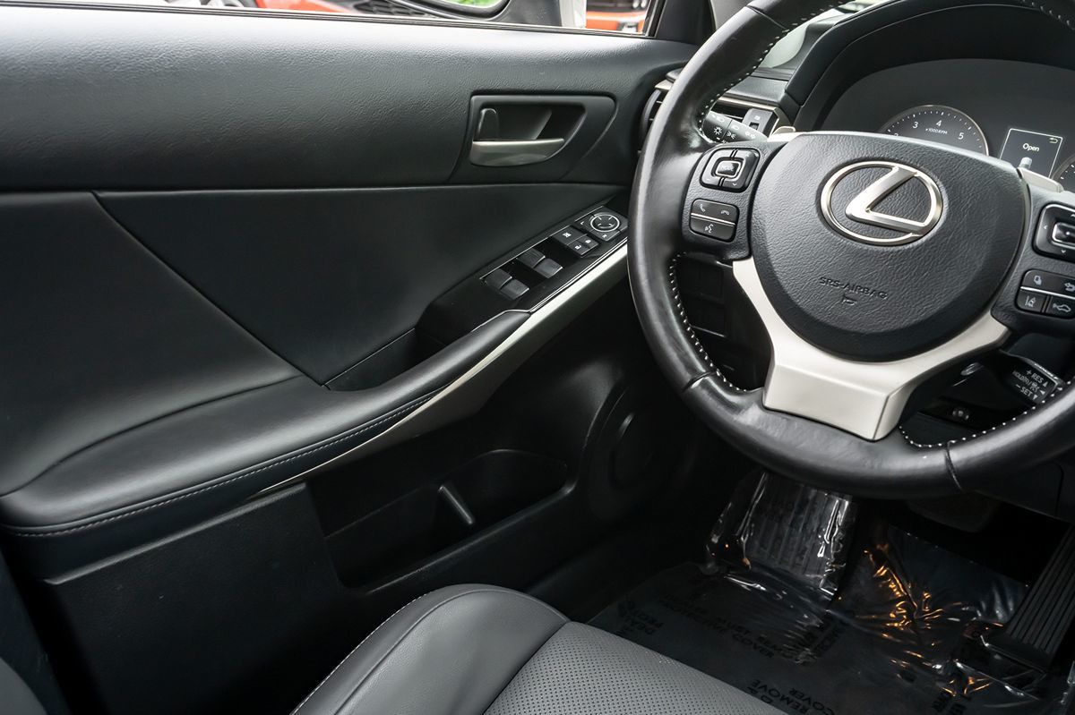 2020 Lexus IS 300 photo 19