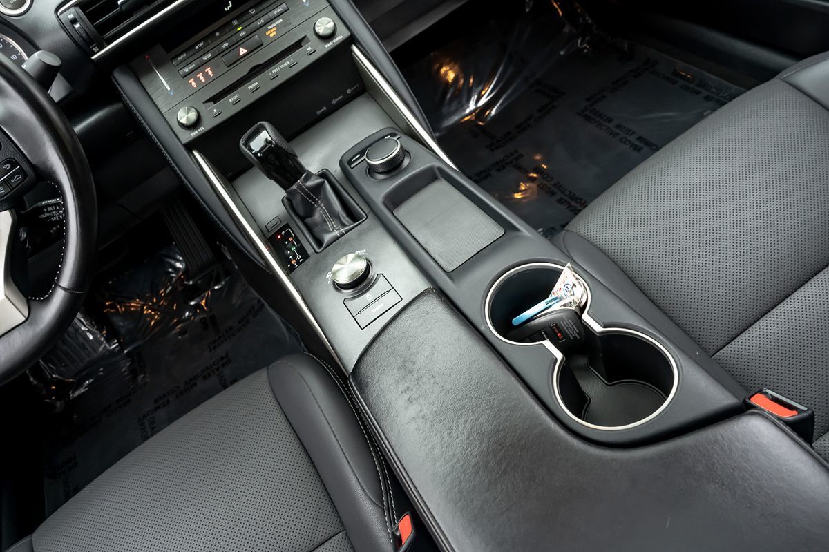 2020 Lexus IS 300 photo 21