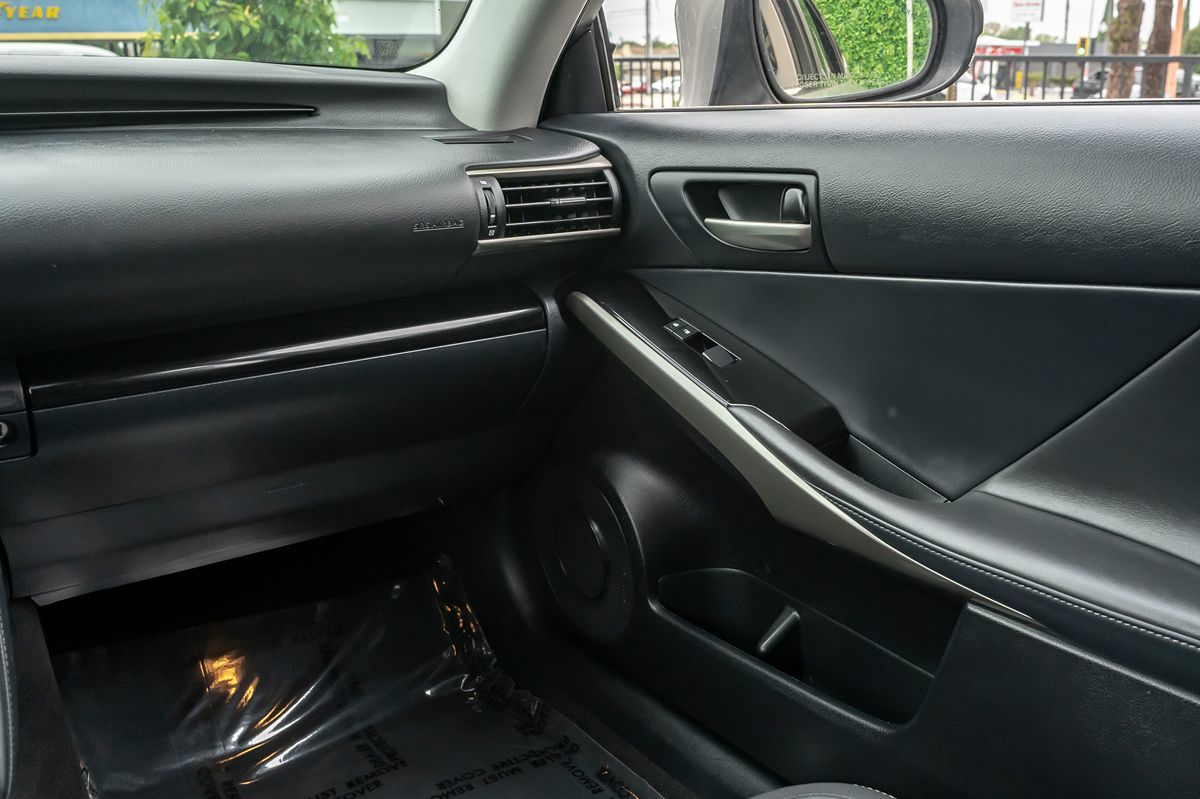 2020 Lexus IS 300 photo 22