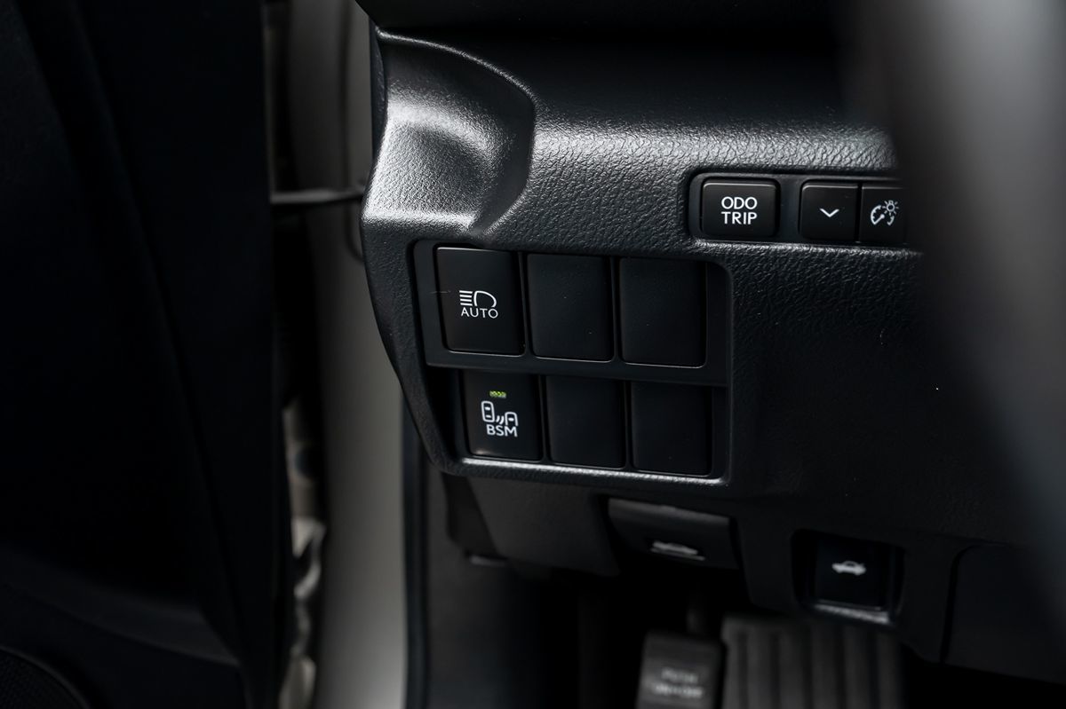2020 Lexus IS 300 photo 25