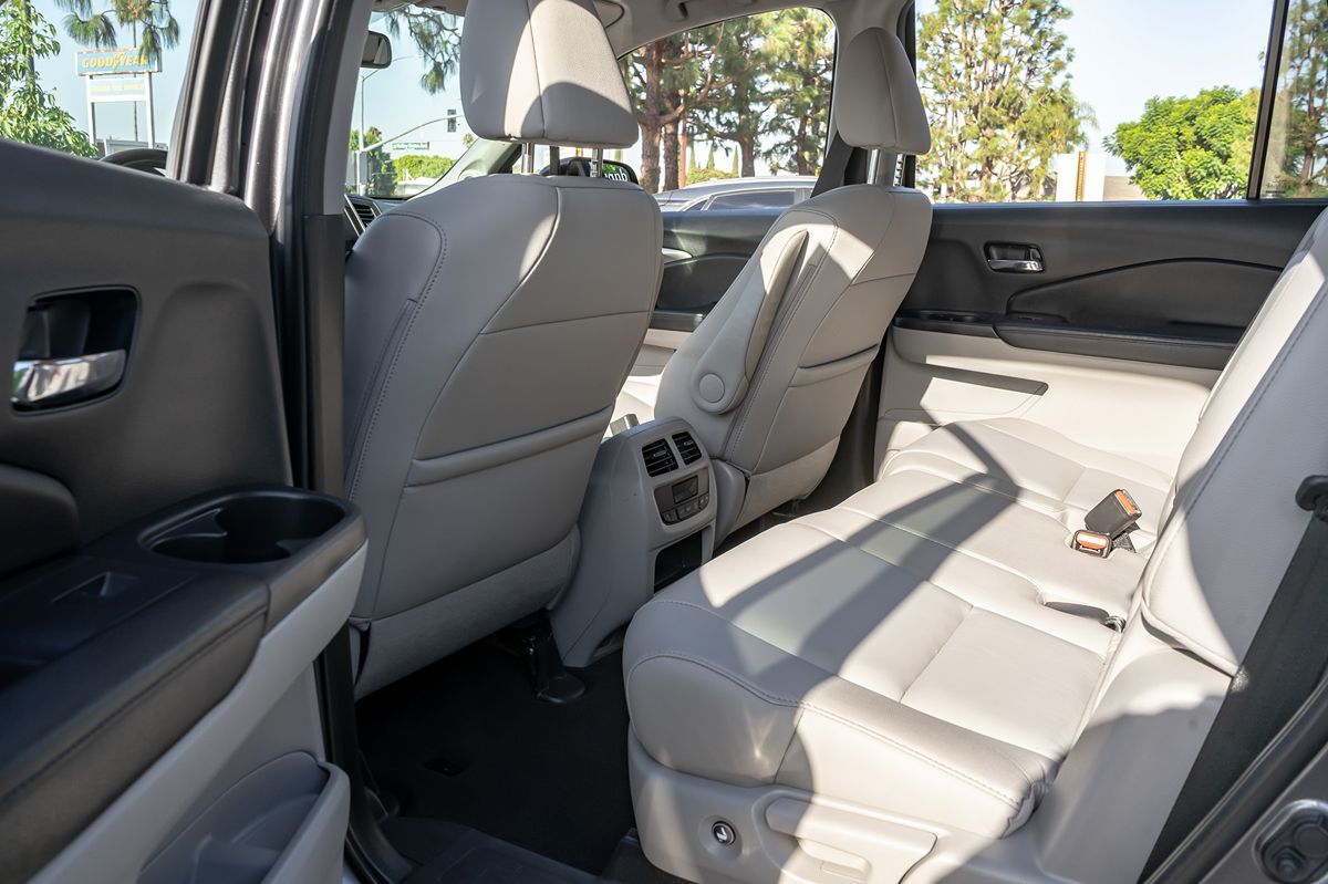 2017 Honda Pilot EX-L photo 10