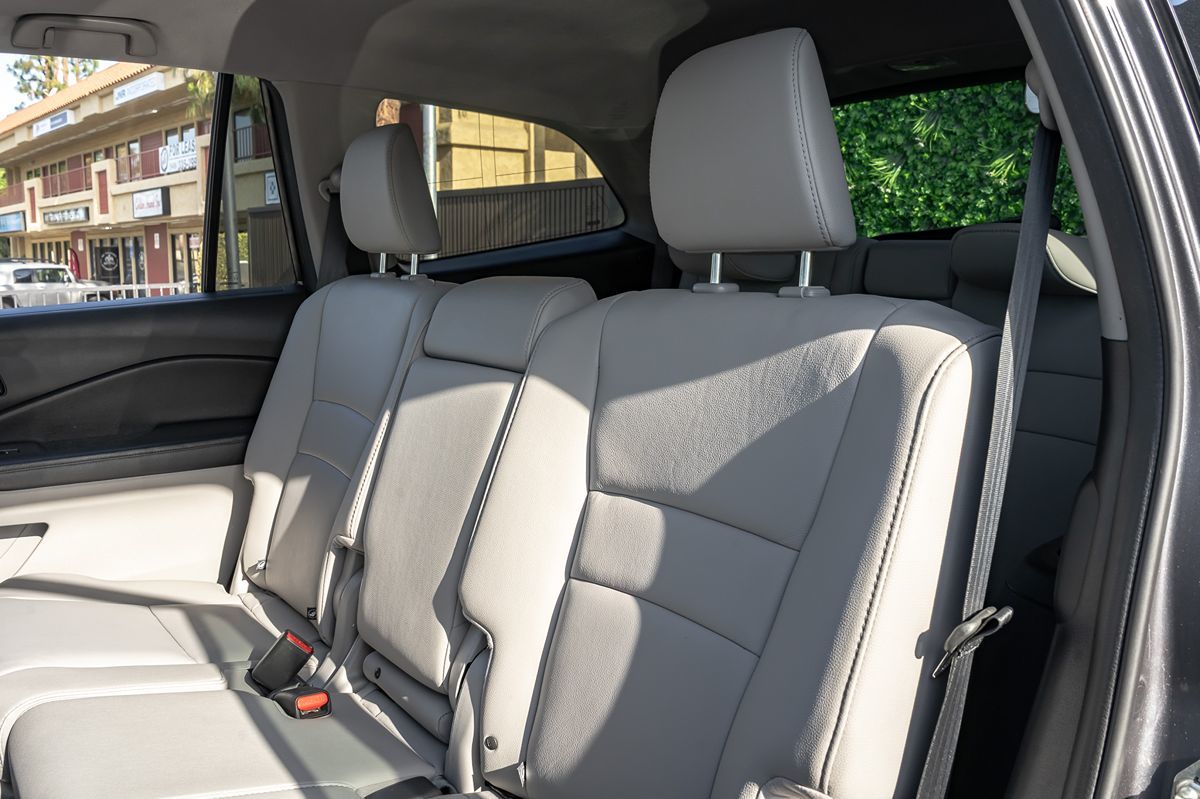 2017 Honda Pilot EX-L photo 11