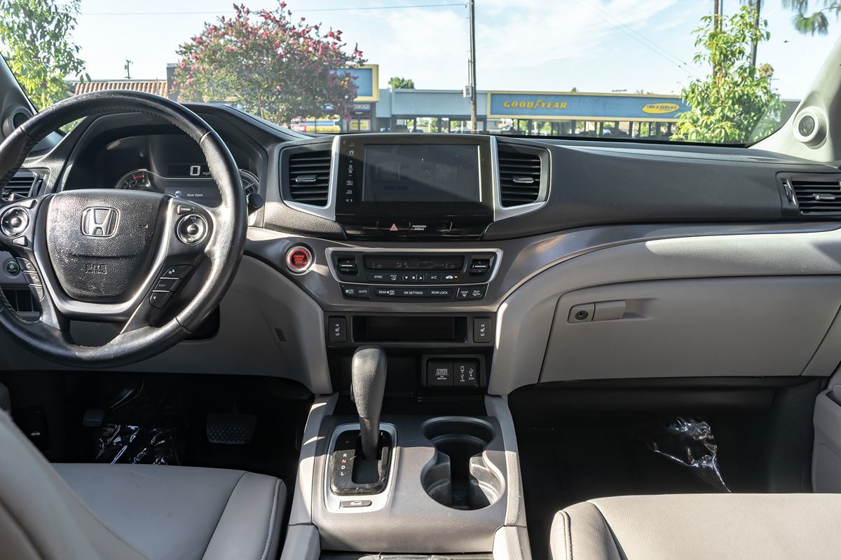 2017 Honda Pilot EX-L photo 16