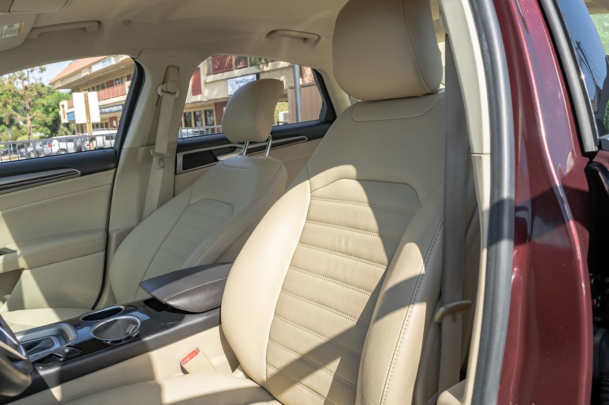 2013 Ford Fusion Energi SE photo 11