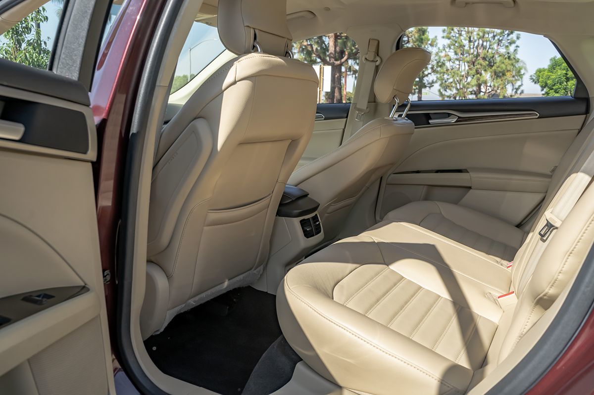 2013 Ford Fusion Energi SE photo 12