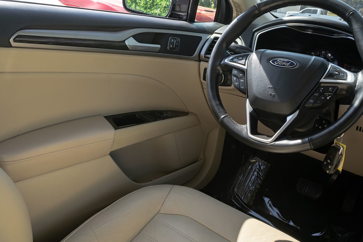2013 Ford Fusion Energi SE photo 18