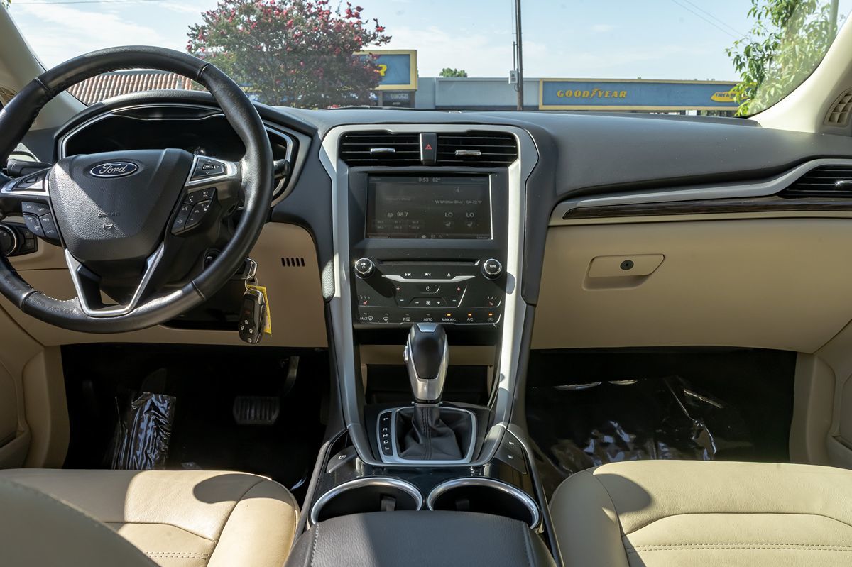 2013 Ford Fusion Energi SE photo 19