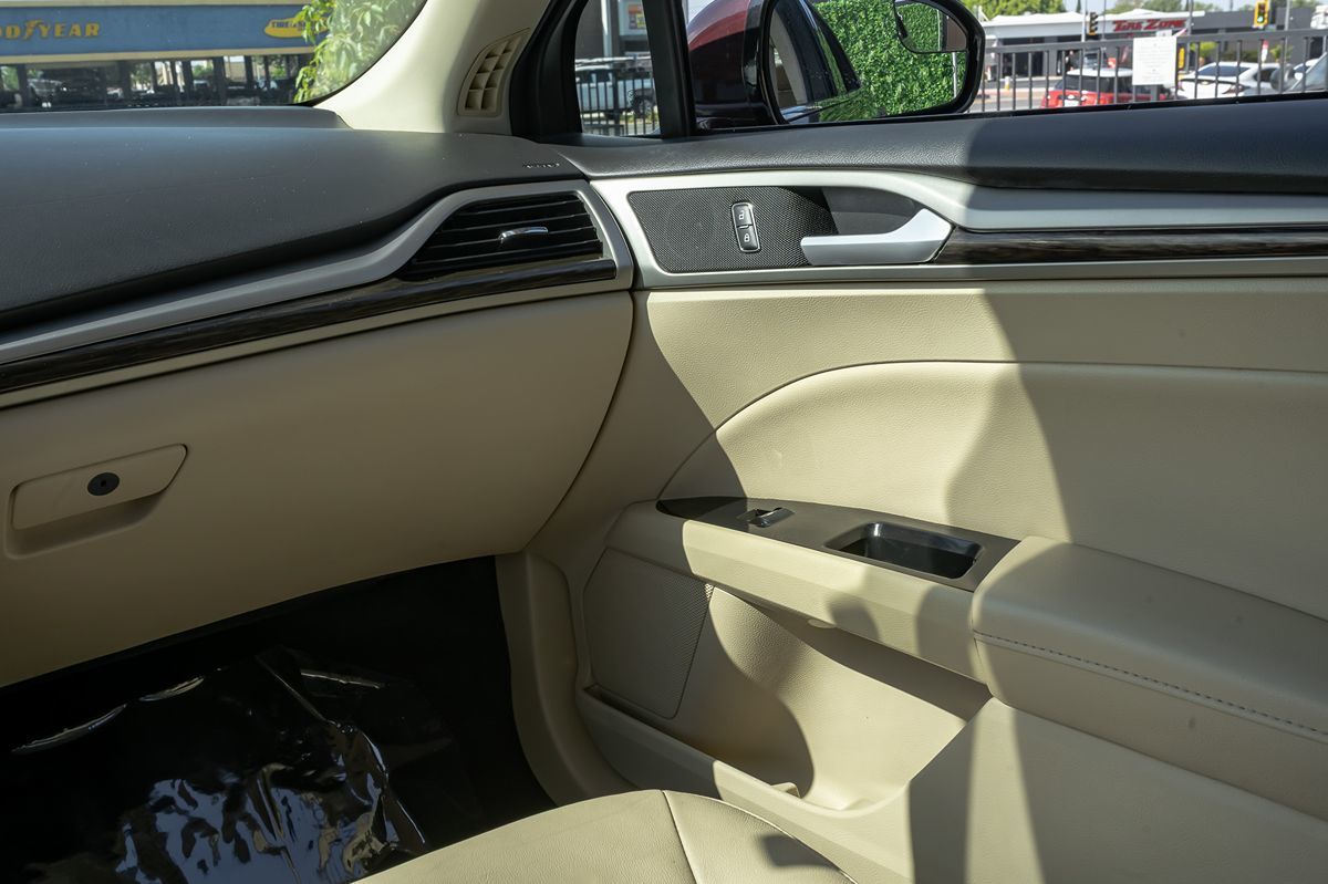 2013 Ford Fusion Energi SE photo 21