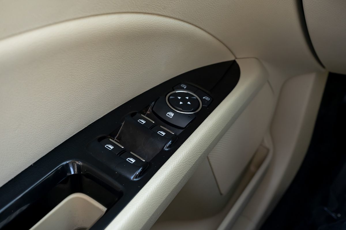 2013 Ford Fusion Energi SE photo 25