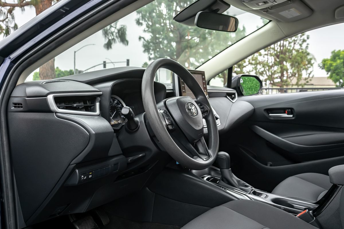 2020 Toyota Corolla LE photo 9