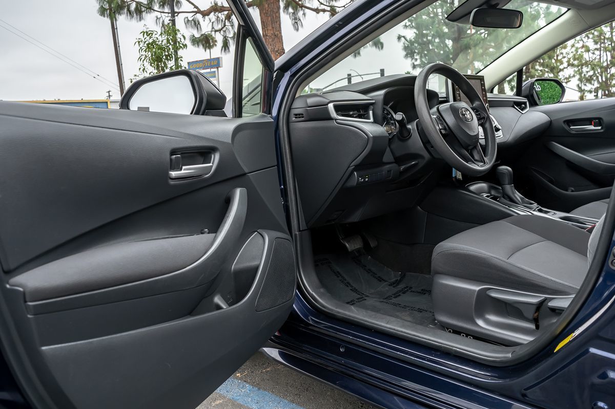 2020 Toyota Corolla LE photo 10