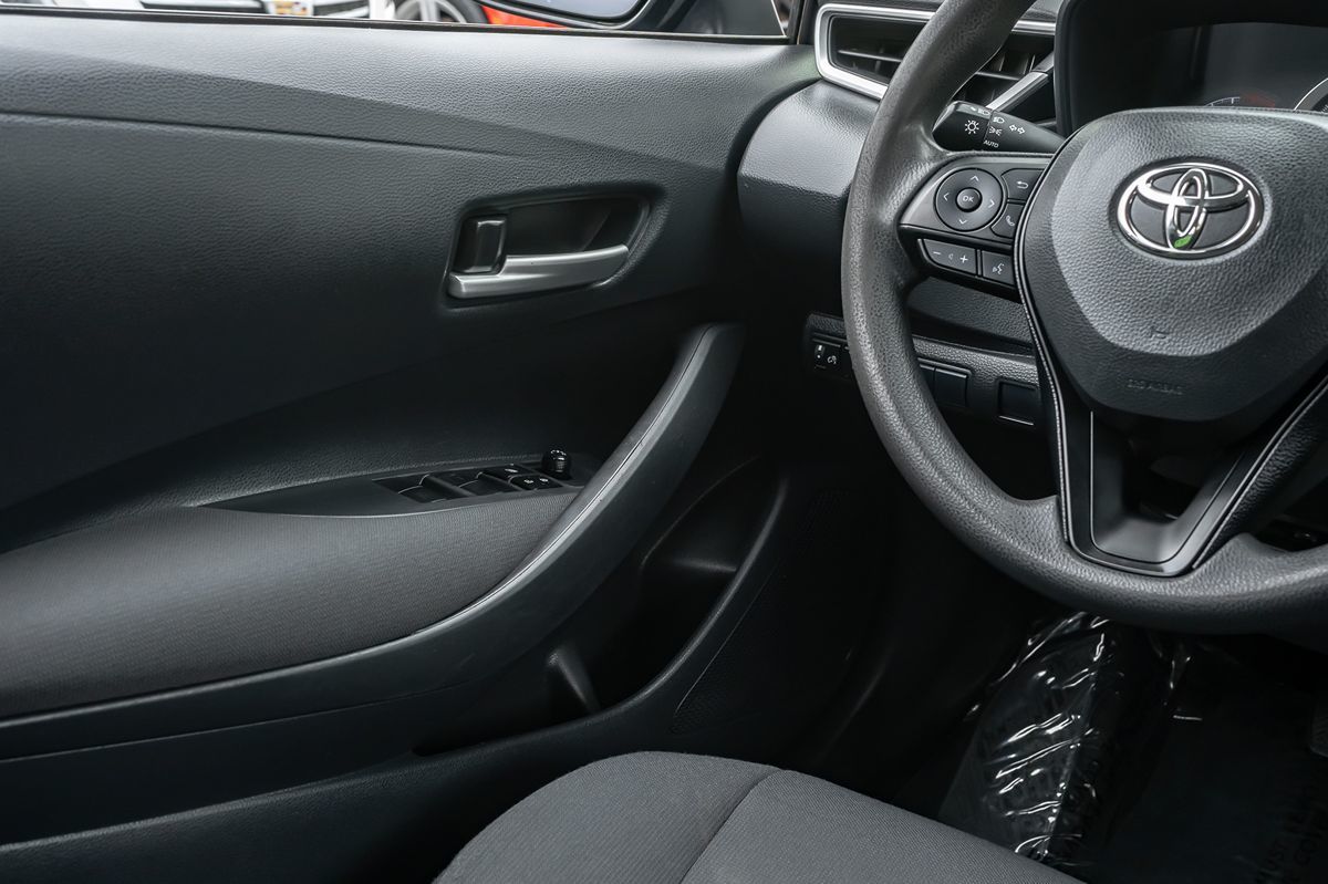 2020 Toyota Corolla LE photo 17