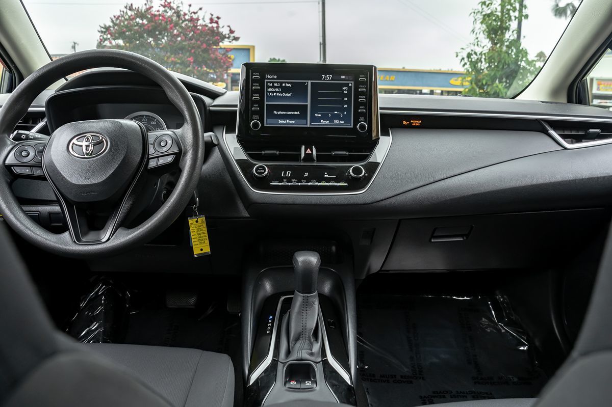 2020 Toyota Corolla LE photo 18
