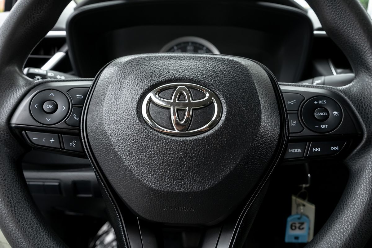 2020 Toyota Corolla LE photo 21