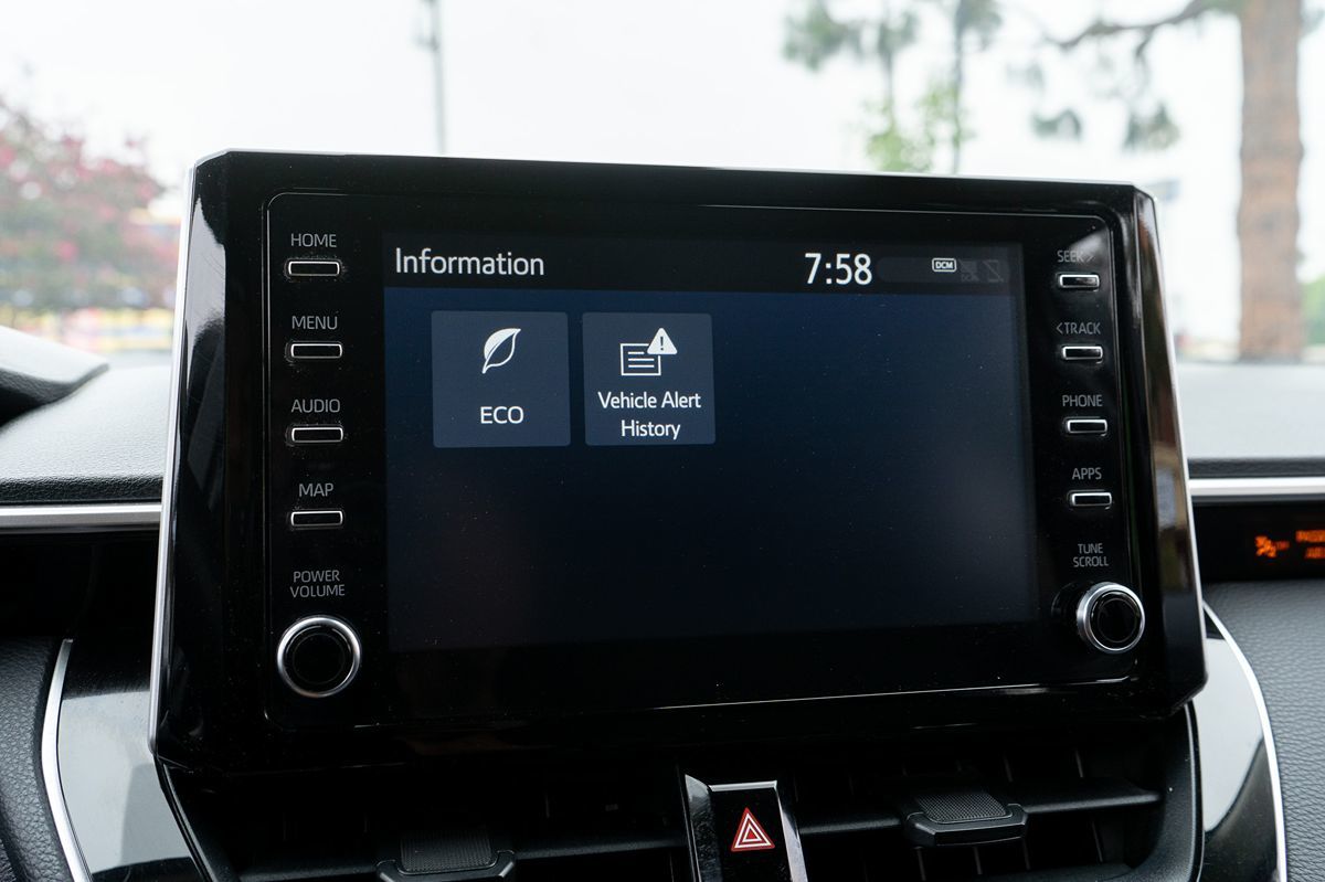 2020 Toyota Corolla LE photo 26