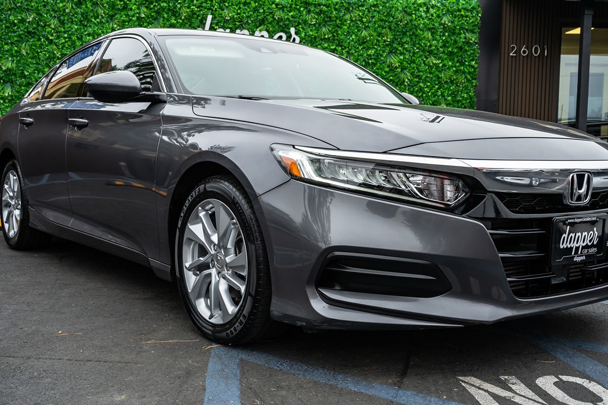 2018 Honda Accord LX 1.5T photo 4