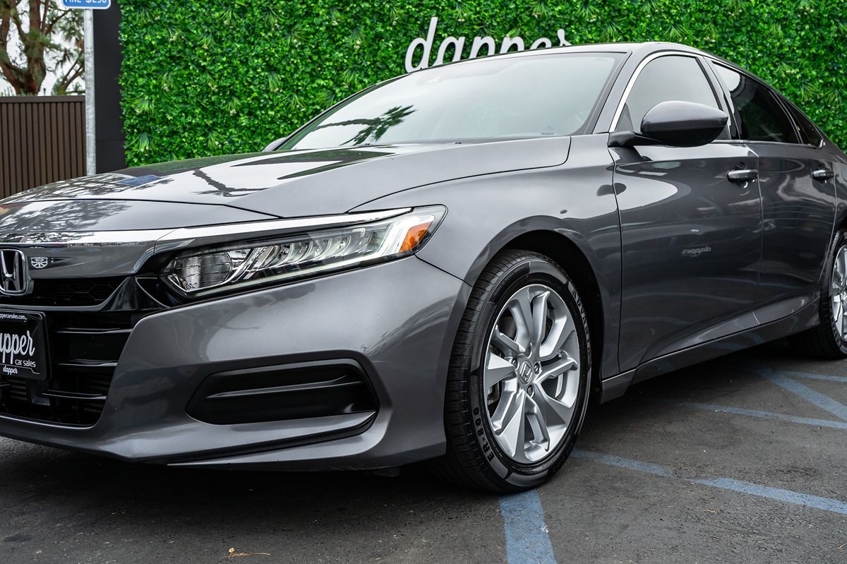 2018 Honda Accord LX 1.5T photo 2
