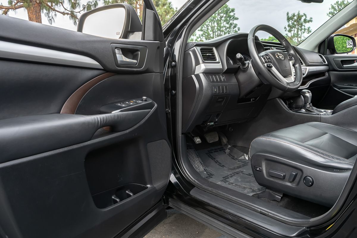 2015 Toyota Highlander XLE photo 13