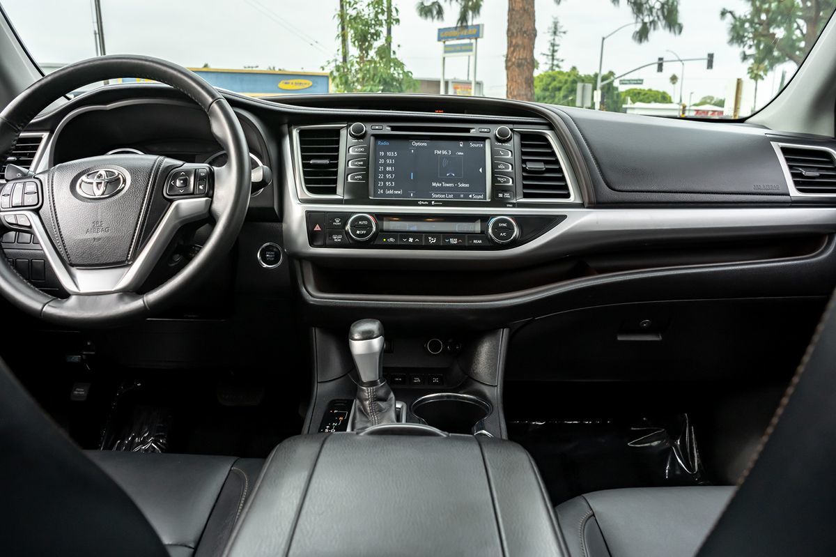 2015 Toyota Highlander XLE photo 22